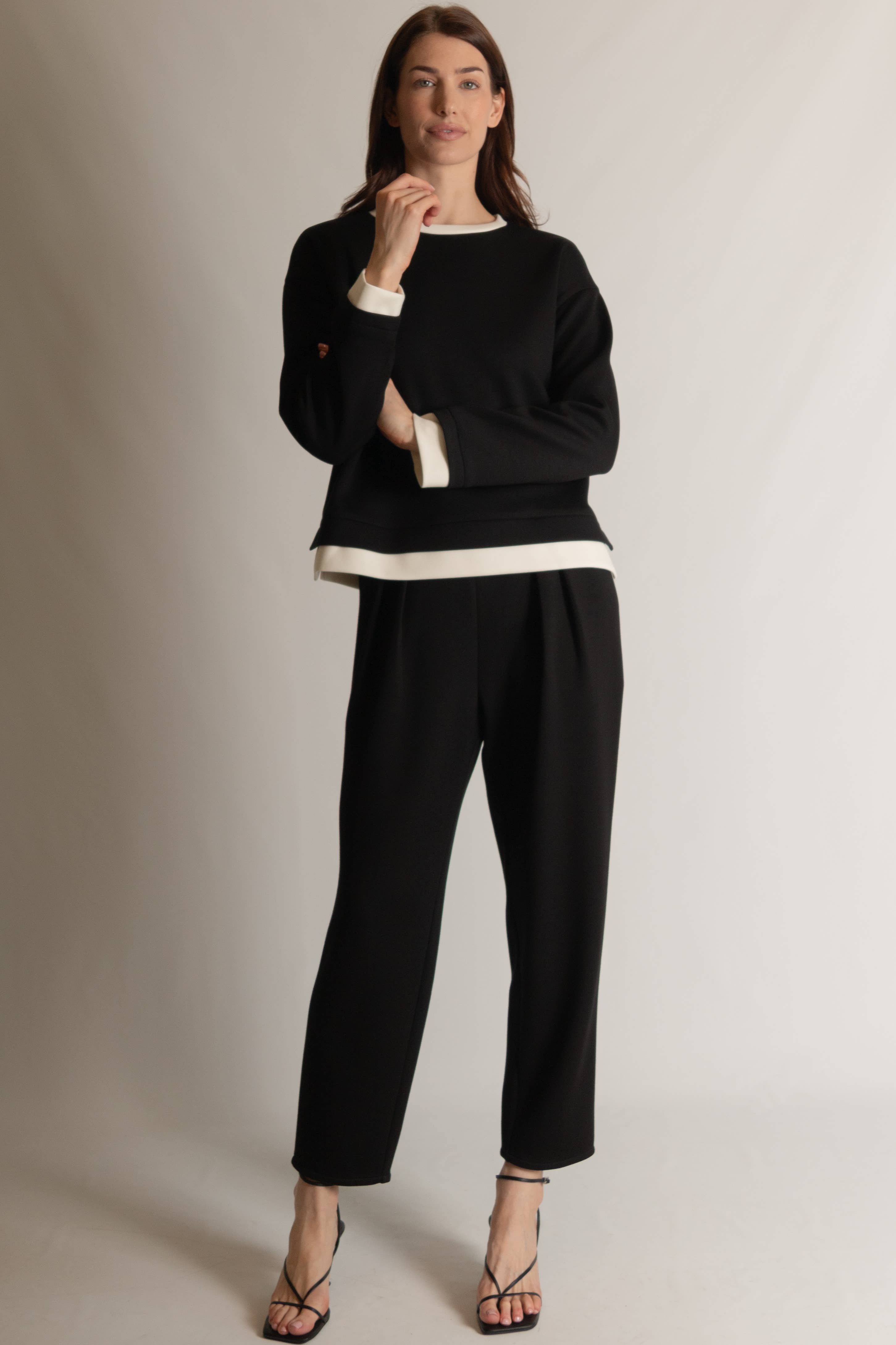 Modal Contrast Border Top