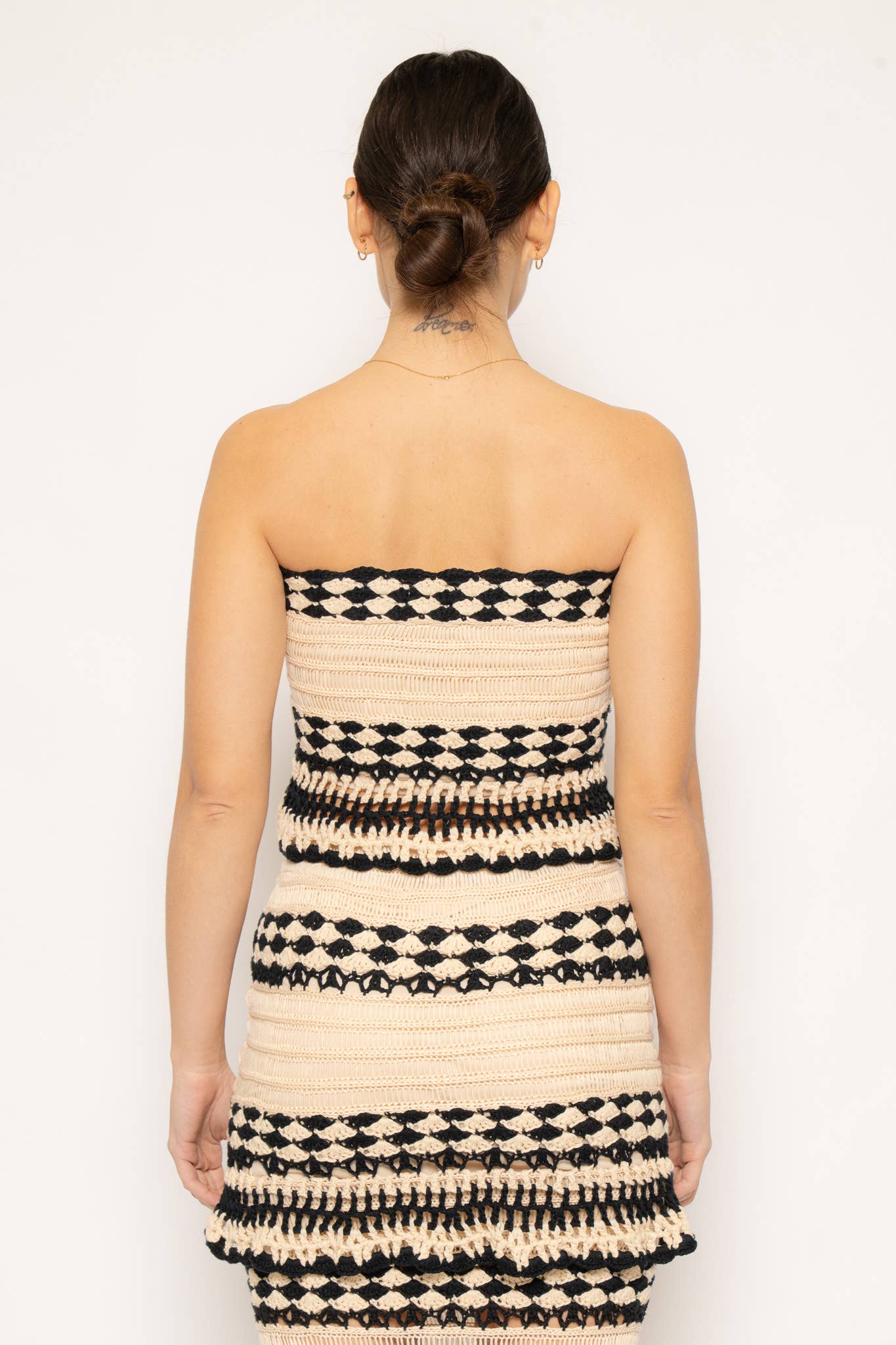 STRAPLESS CROCHET CROP TOP