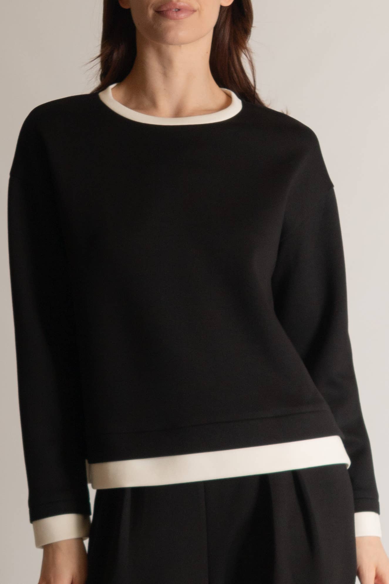 Modal Contrast Border Top