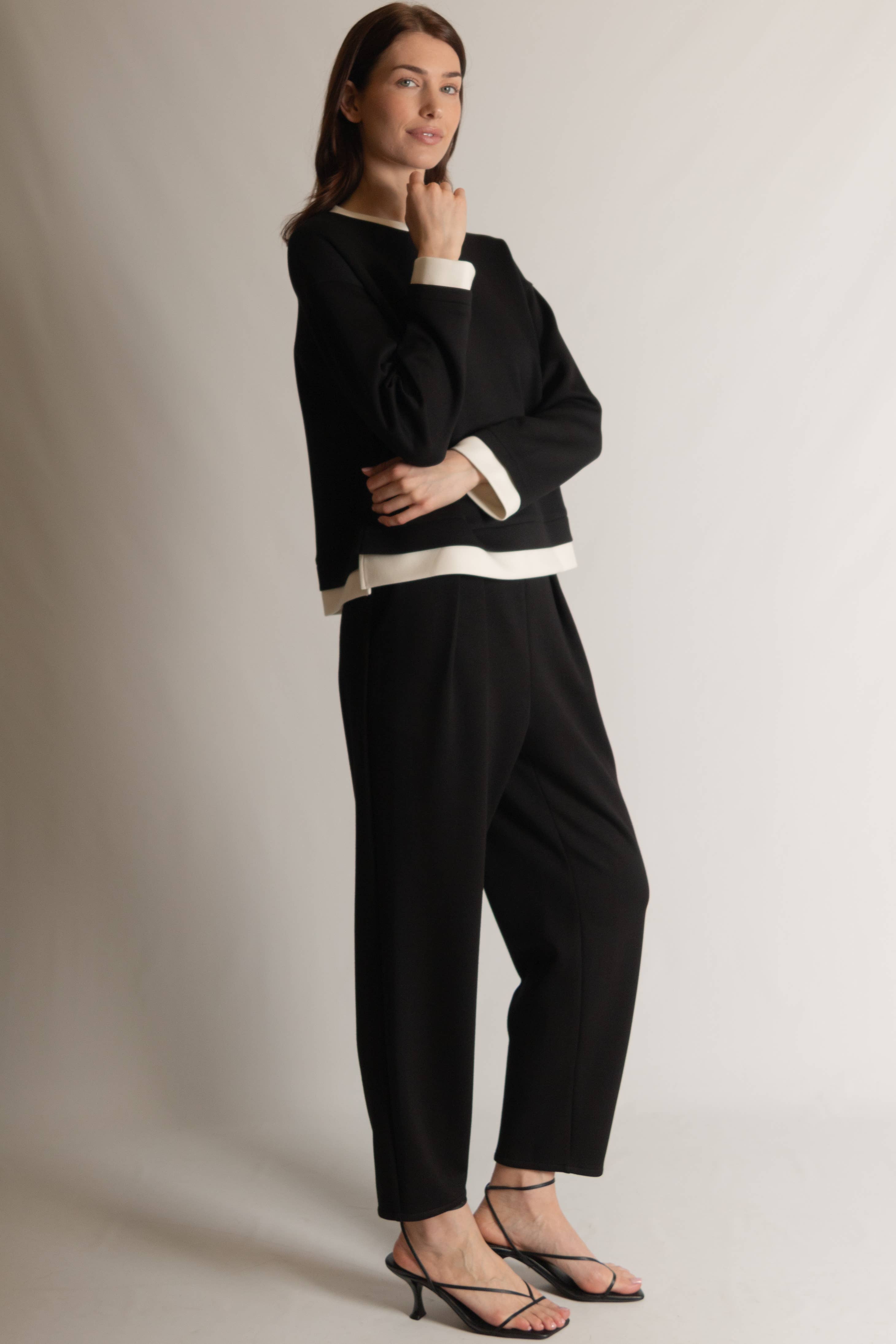 Modal Contrast Border Top