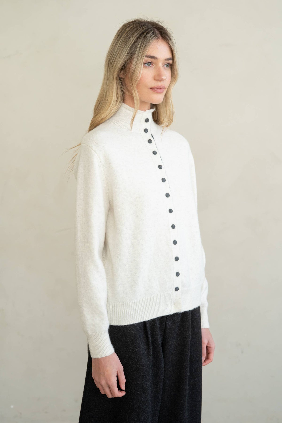 CONTRAST PLACKET COLLAR CARDIGAN