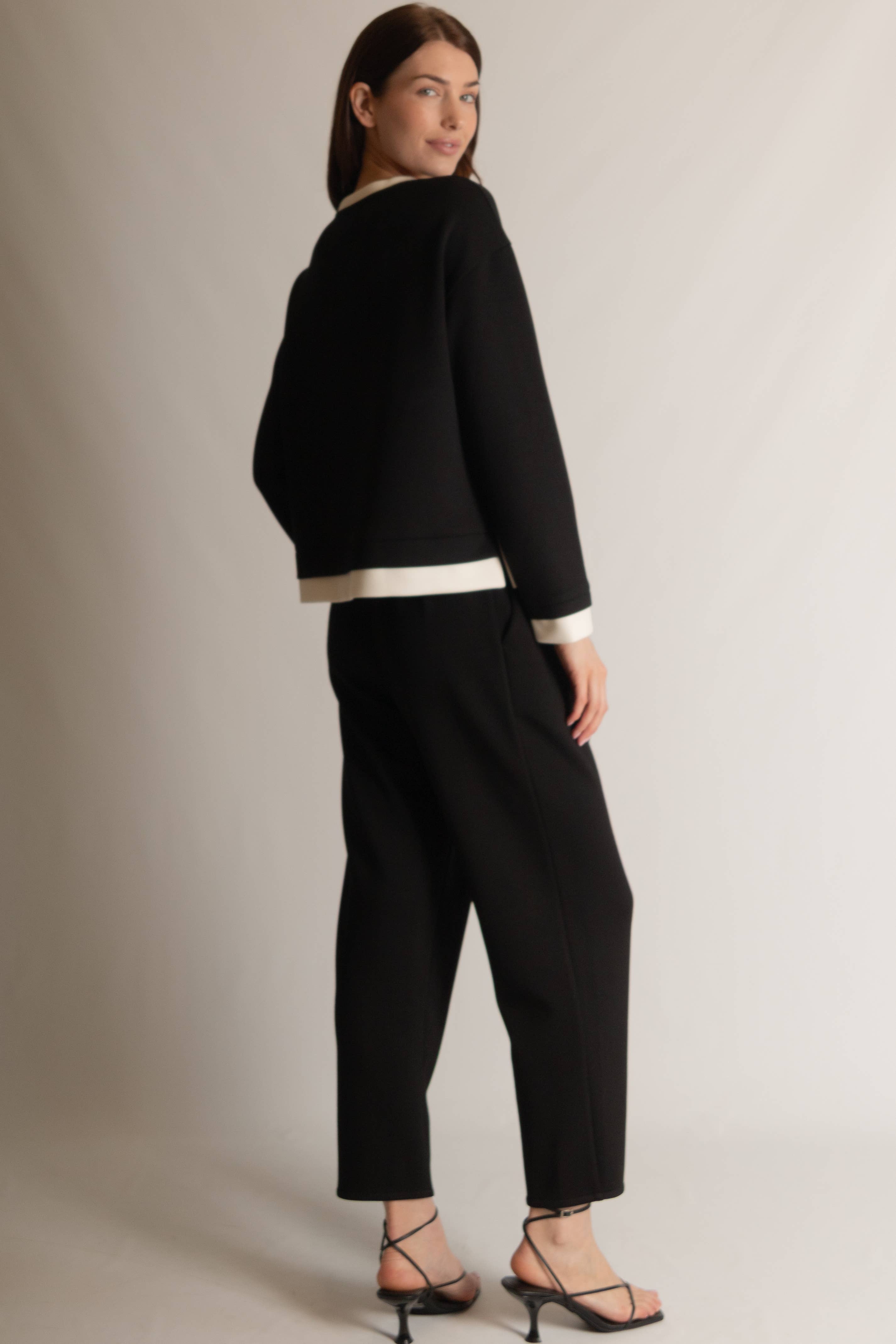 Modal Contrast Border Top