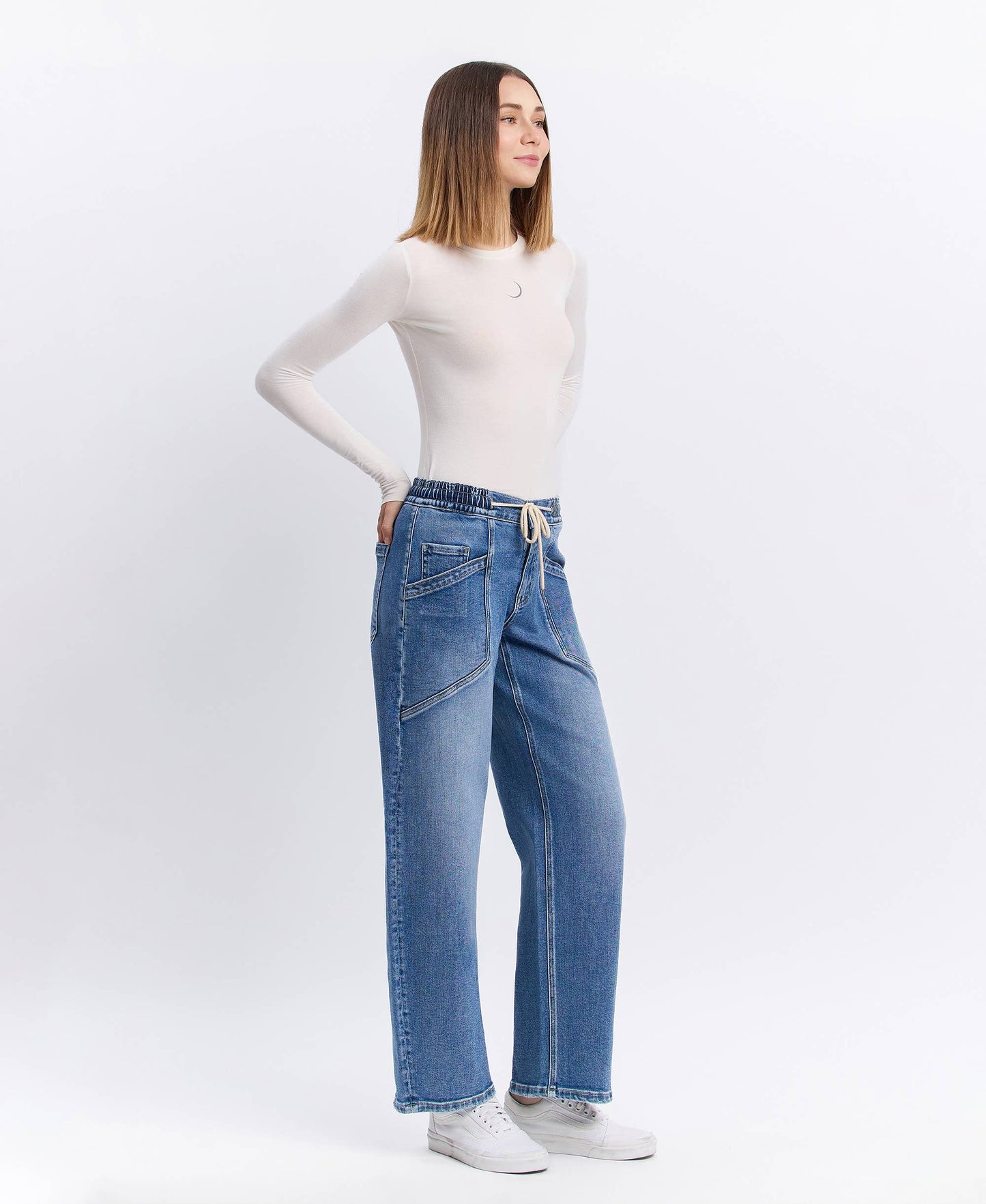 HIGH RISE WIDE BARREL JEANS