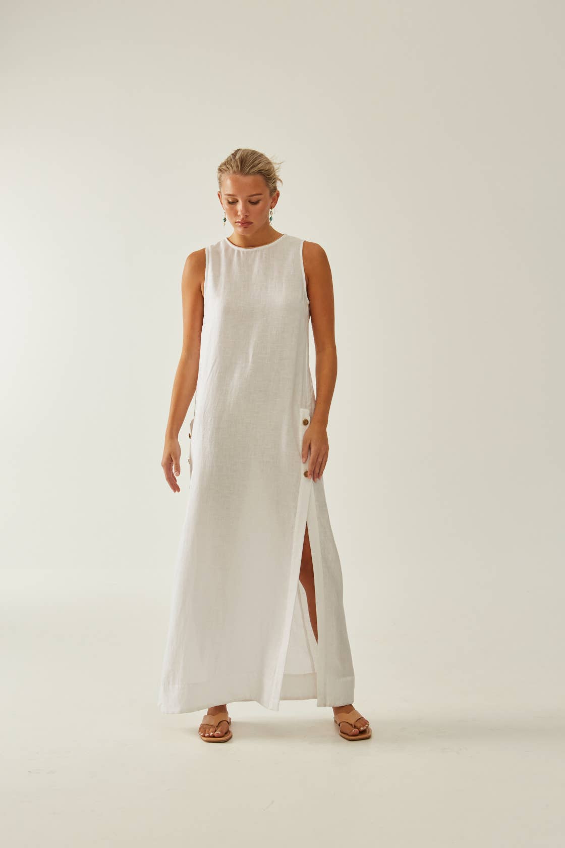 Linen maxi side slits dress.