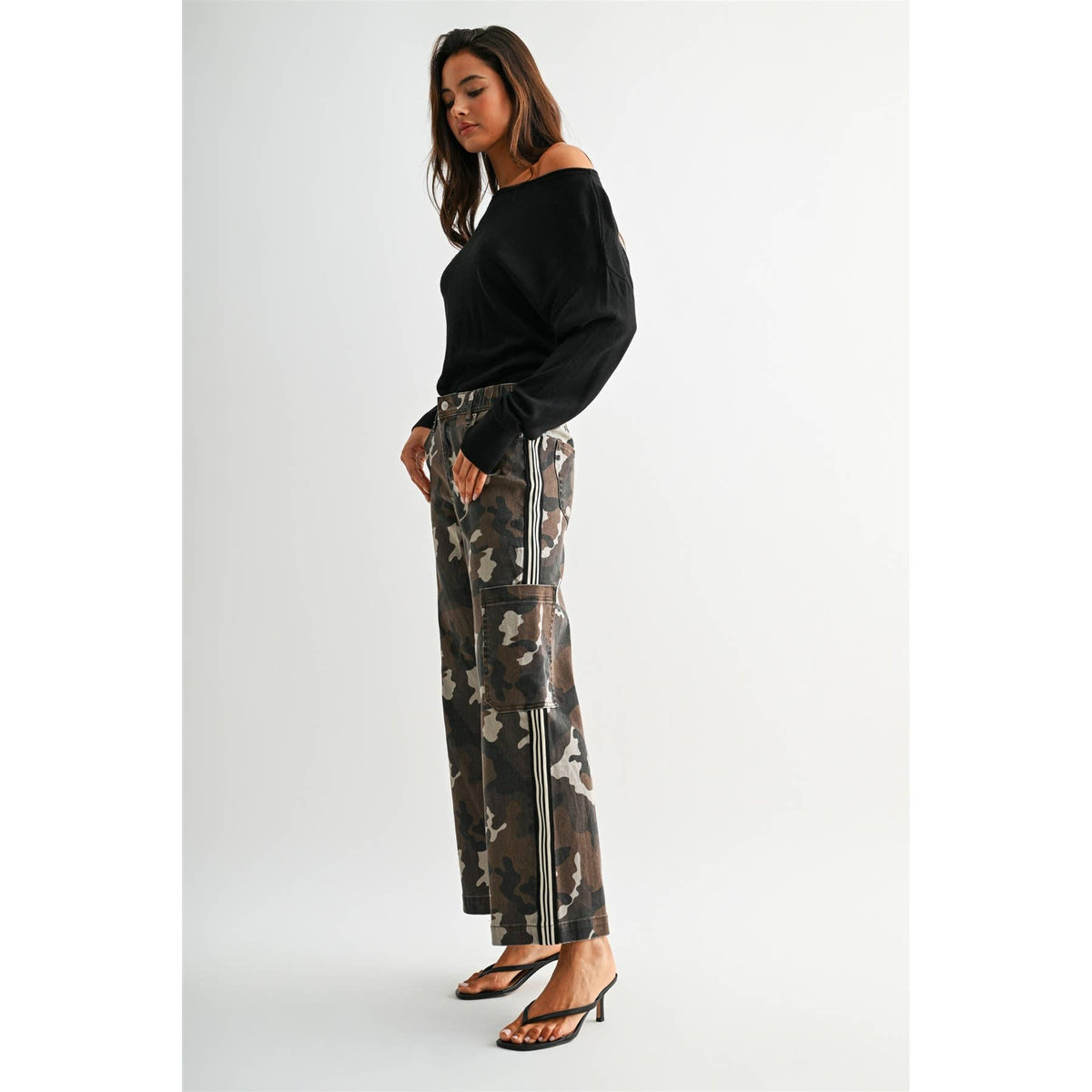 Women's High rise wide camo side tape pant