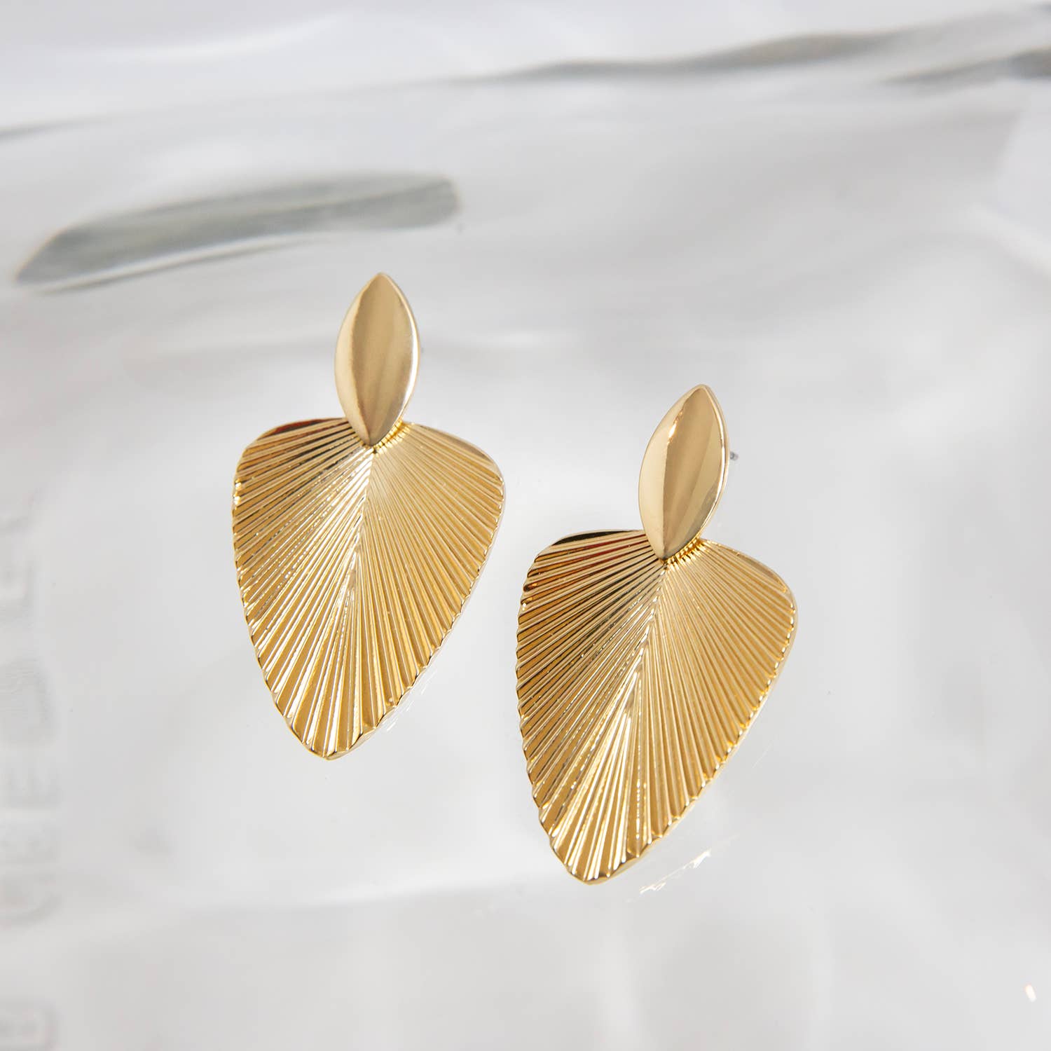 Leaf drop earring