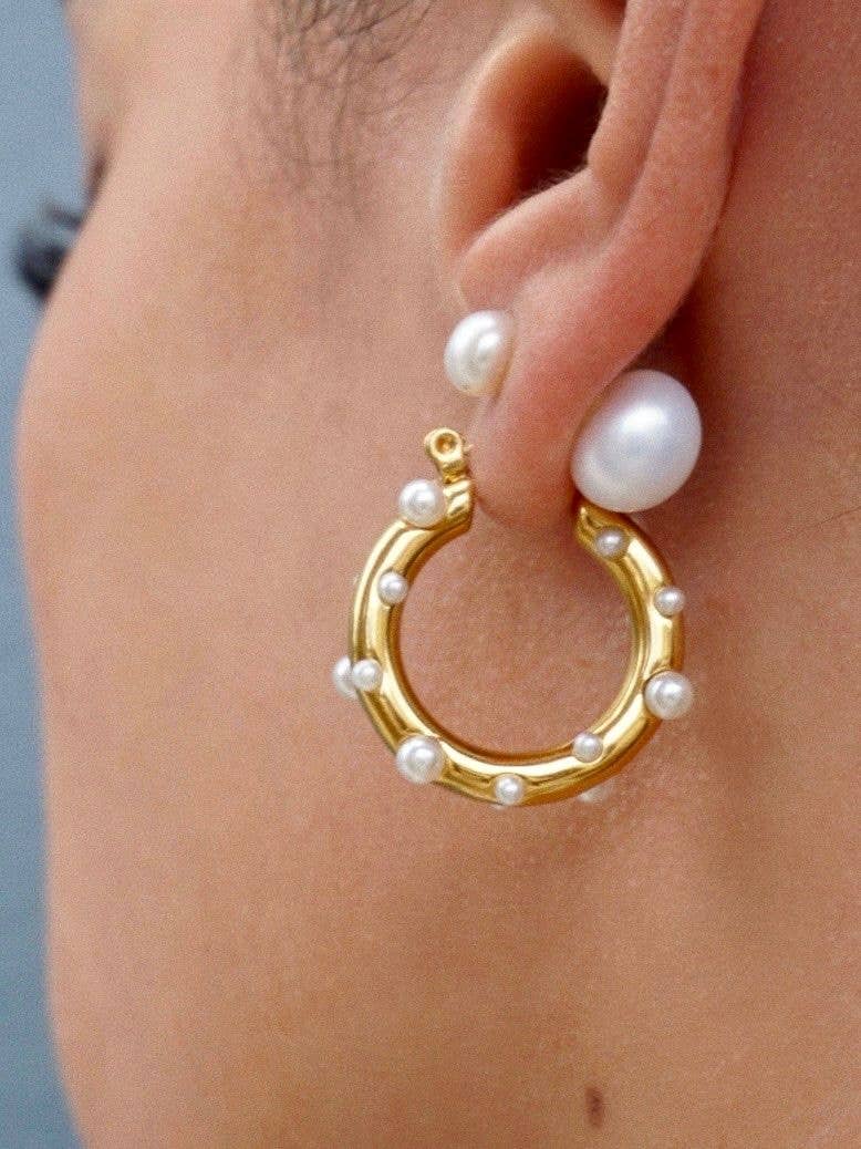 Nicoletta Pearl Hoop Earring