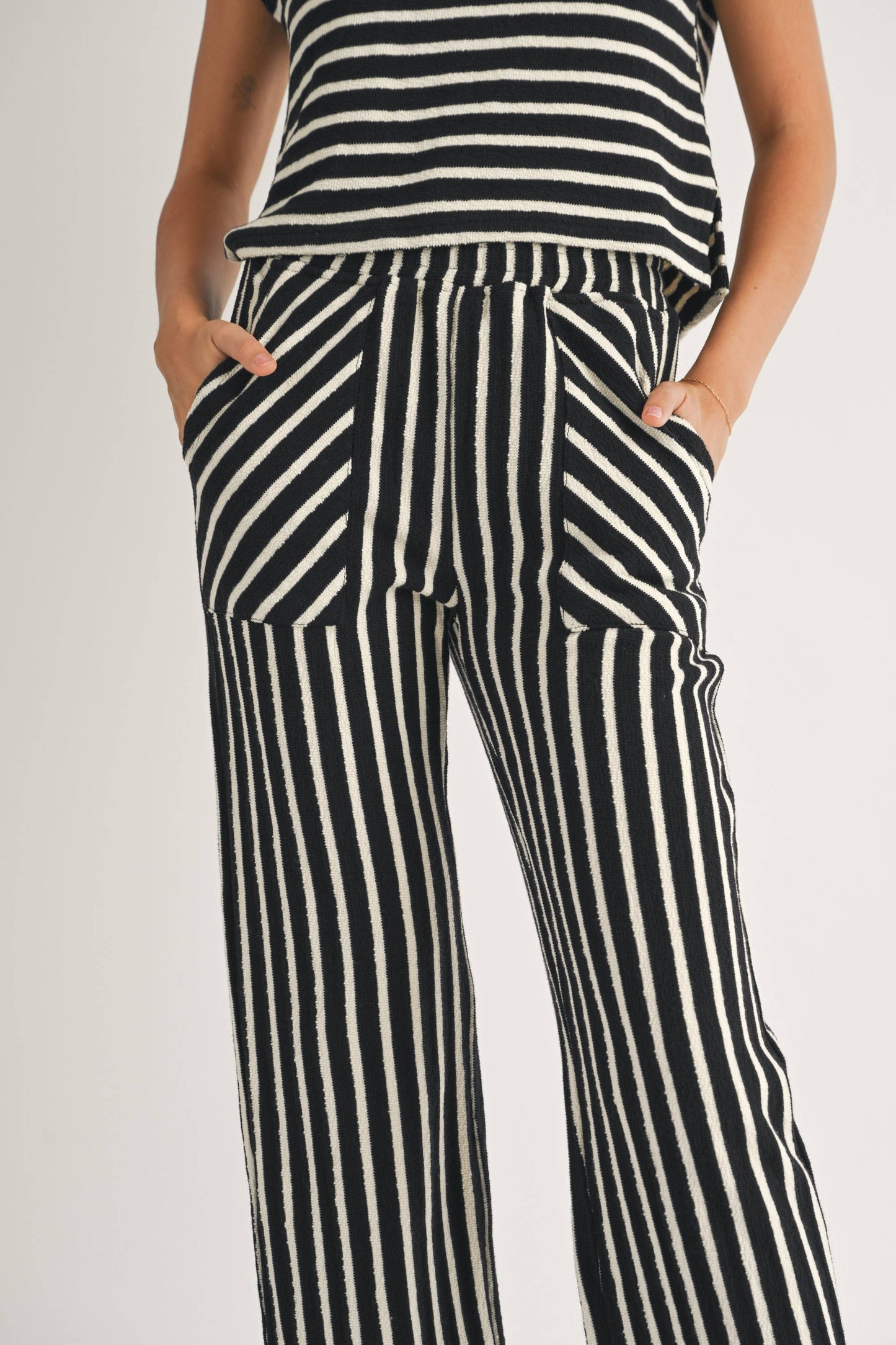 TEXTURED STRIPE KNITTED PANTS