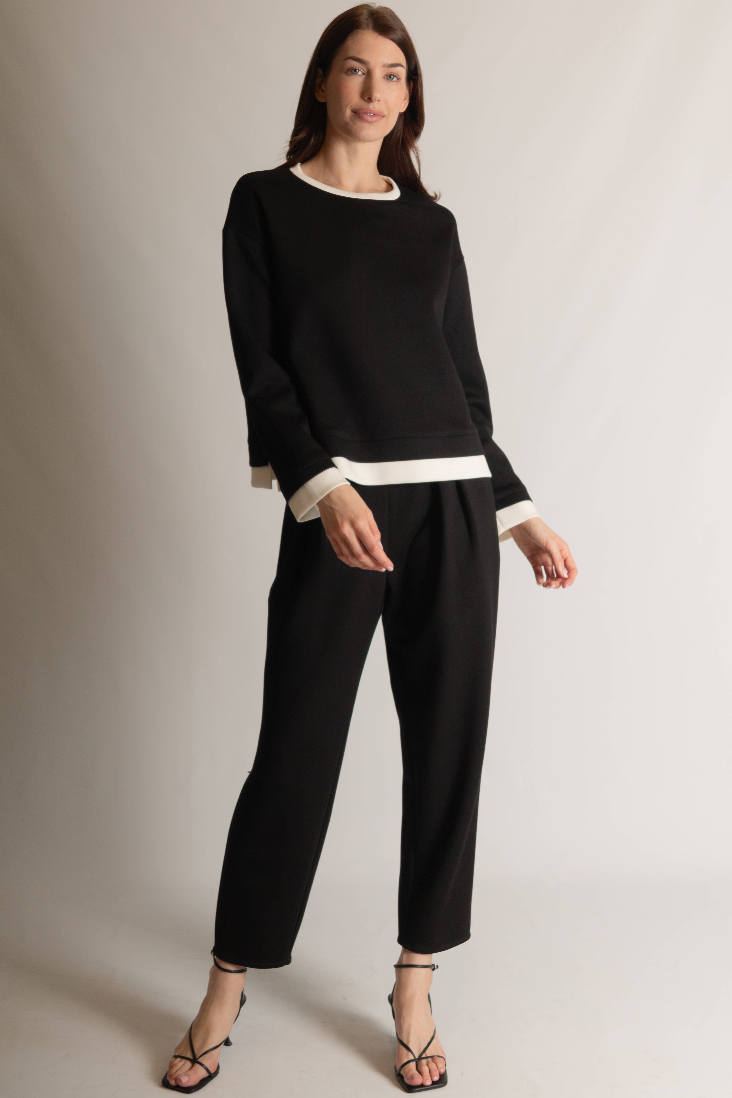 Modal Contrast Border Top