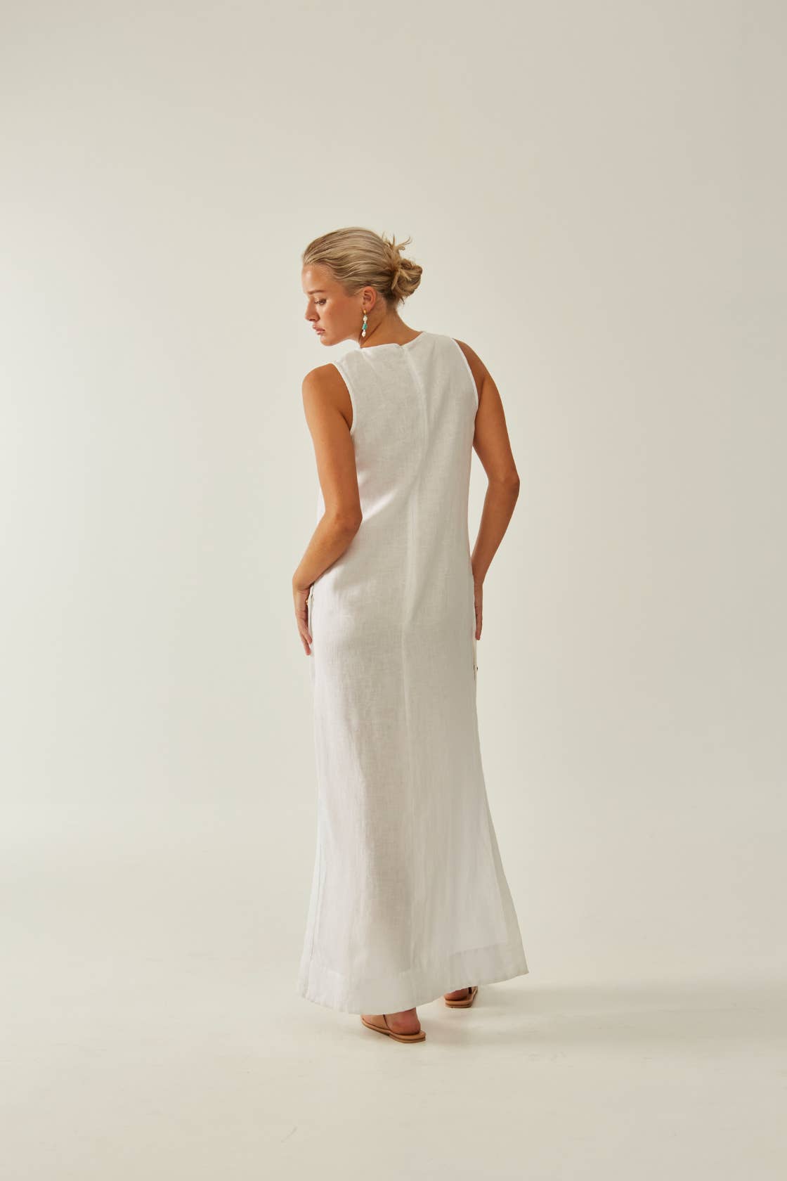 Linen maxi side slits dress.