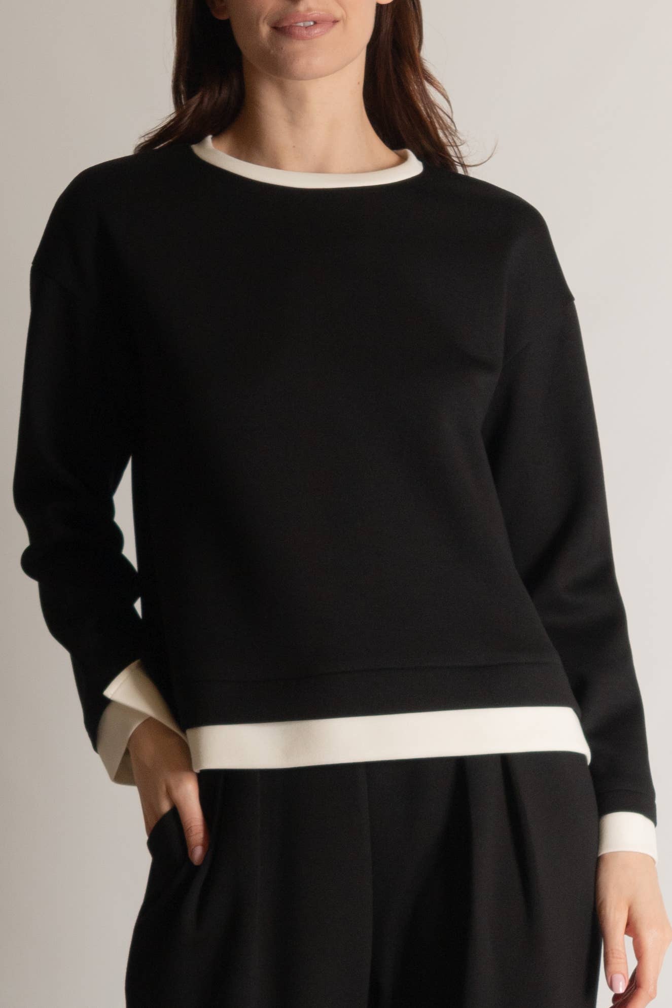 Modal Contrast Border Top