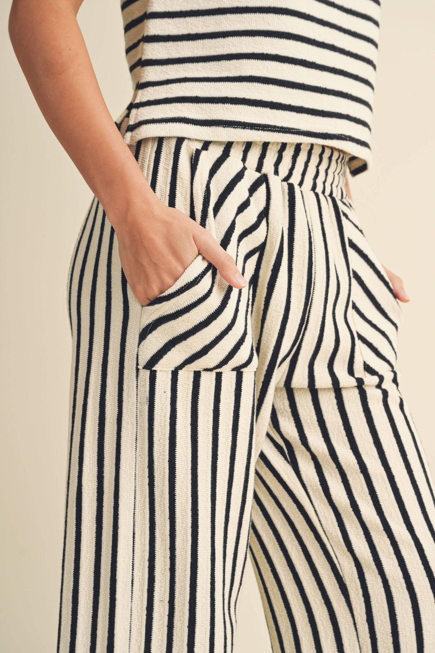 TEXTURED STRIPE KNITTED PANTS